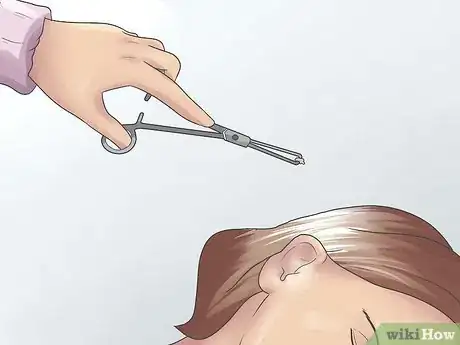 Image intitulée Remove Something Stuck in a Child's Ear Step 9