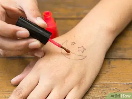 Image intitulée Make a Temporary Tattoo with Nail Polish Step 9