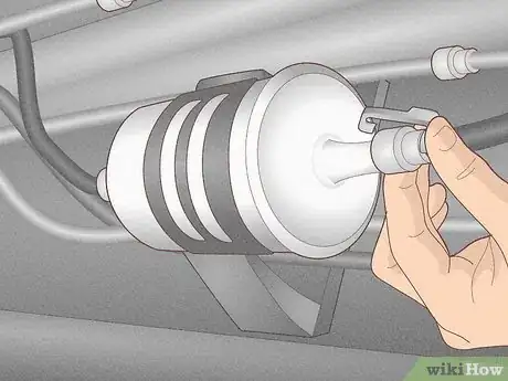 Image intitulée Change a Fuel Filter Step 16