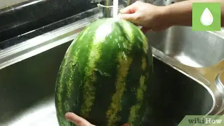 Image intitulée Make a Watermelon Keg Step 1