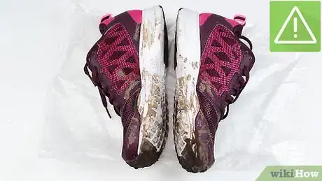 Image intitulée Clean Muddy Running Shoes Step 2