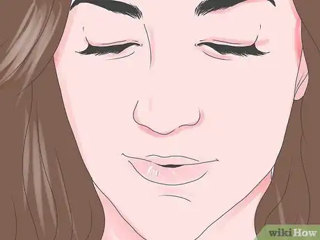 Image intitulée Bite Your Lip Seductively Step 8