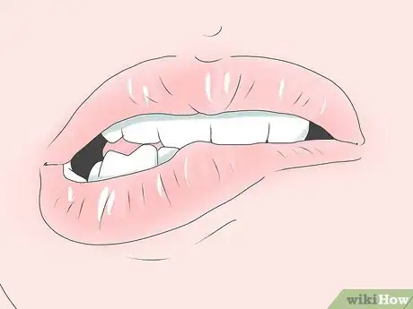 Image intitulée Bite Your Lip Seductively Step 6