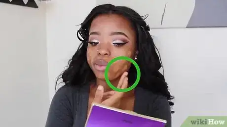 Image intitulée Apply Makeup for Dark Skin (Girls) Step 3