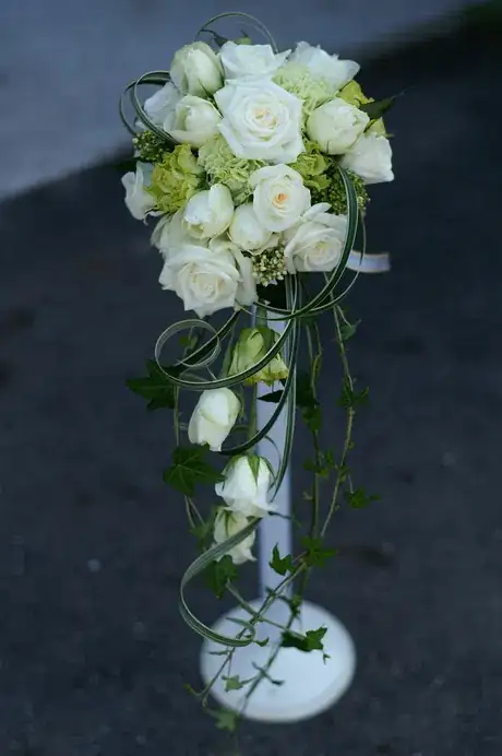 Image intitulée Cascading Bouquet.png