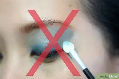 Image intitulée Make Your Eyelashes Naturally Longer Step 5