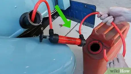 Image intitulée Drain the Gas Tank of Your Car Step 2