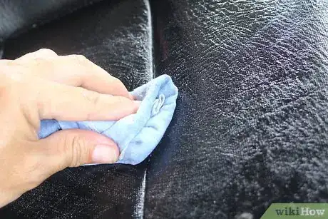 Image intitulée Remove Paint From a Leather Auto Seat Step 15