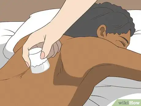 Image intitulée Apply Ice to Relieve Back Pain Step 13