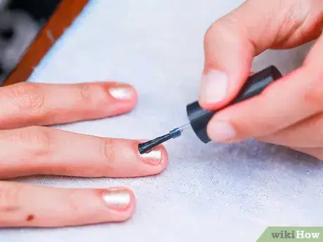 Image intitulée Keep Nail Polish from Chipping Step 7