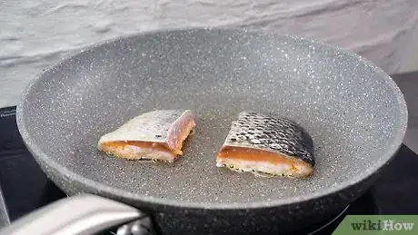 Image intitulée Cook Frozen Salmon Step 3