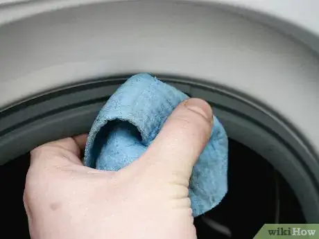 Image intitulée Stop the Moldy Smell in Clothes from a Front Loader Washing Machine Step 2