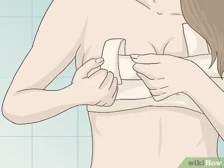 Image intitulée Tape Your Breasts to Make Them Look Bigger Step 14