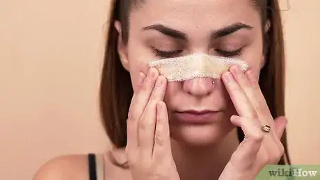 Image intitulée Naturally Remove Blackheads (Steam and Towel Method) Step 6