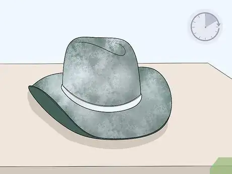 Image intitulée Clean a Felt Hat Step 8