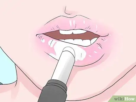 Image intitulée Bite Your Lip Seductively Step 3