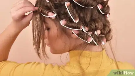 Image intitulée Curl Hair with Foam Rollers Step 12