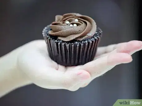 Image intitulée Eat a Cupcake Step 1