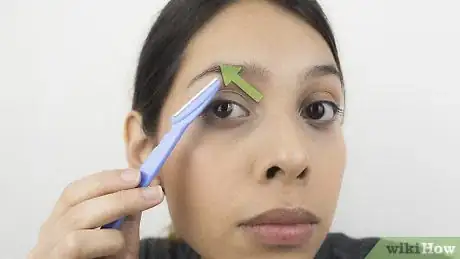 Image intitulée Shape Your Eyebrows with a Razor Step 3