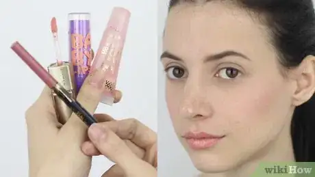 Image intitulée Apply Lip Gloss Step 1