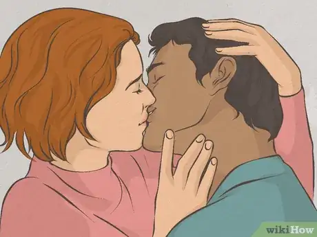 Image intitulée Kiss a Girl on the First Meeting Step 19