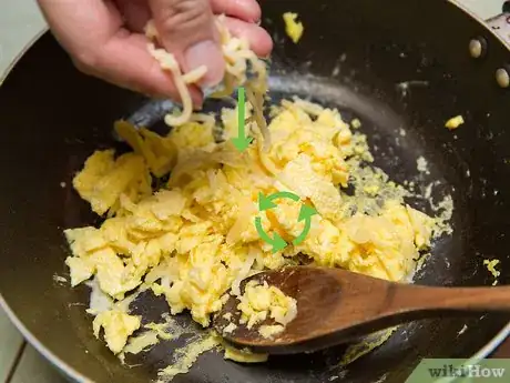 Image intitulée Make Cheesy Scrambled Eggs Step 7