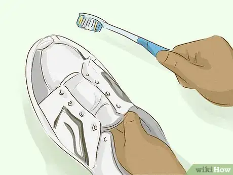 Image intitulée Clean White Shoes Step 11