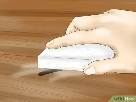 Image intitulée Get Permanent Marker Stain out of Hardwood Flooring Step 17