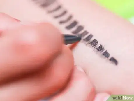 Image intitulée Make a Temporary Tattoo With Eyeliner Step 13