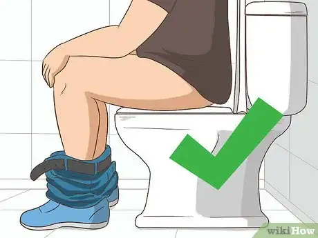 Image intitulée Safely Use a Public Bathroom Step 4