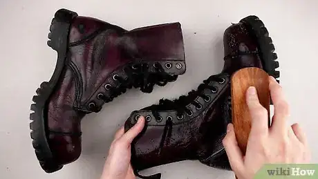 Image intitulée Keep Leather Boots from Cracking Step 19