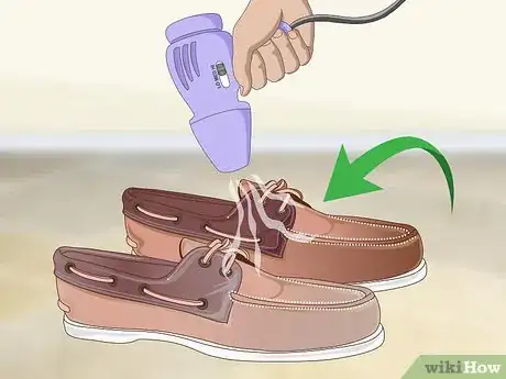 Image intitulée Waterproof Shoes Step 7
