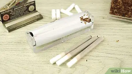 Image intitulée Roll a Cigarette With a Cigarette Roller Step 10