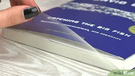 Image intitulée Cover a Paperback Book With Clear Plastic Film Step 15