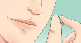 insérer et retirer le bijou de son piercing nasal