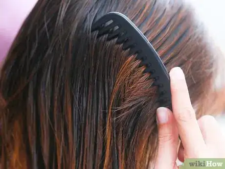 Image intitulée Oil Your Hair Step 4