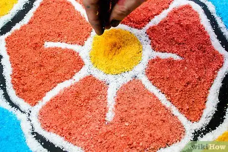 Image intitulée Make Rangoli Step 12