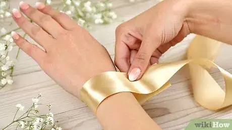 Image intitulée Make a Wrist Corsage Step 12