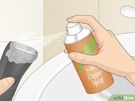 Image intitulée Apply Oil to an Electric Shaver Step 5