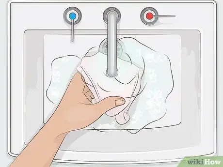 Image intitulée Remove Blood from Your Underwear After Your Period Step 4