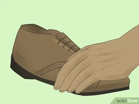 Image intitulée Keep Dress Shoes from Creasing Step 12