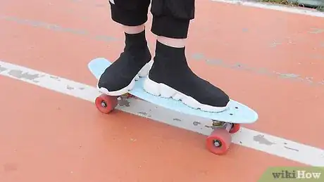 Image intitulée Ride a Penny Board Step 13