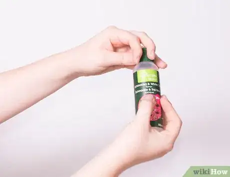 Image intitulée Perform a Vitamin E Oil Face Treatment Step 6