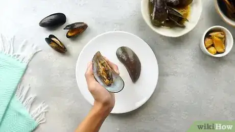 Image intitulée Eat Mussels Step 1