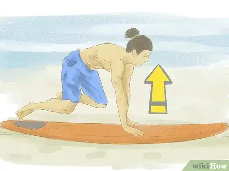 Image intitulée Stand Up on a Surfboard Step 2
