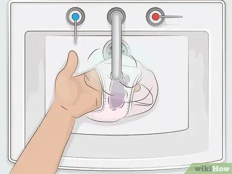 Image intitulée Remove Blood from Your Underwear After Your Period Step 2