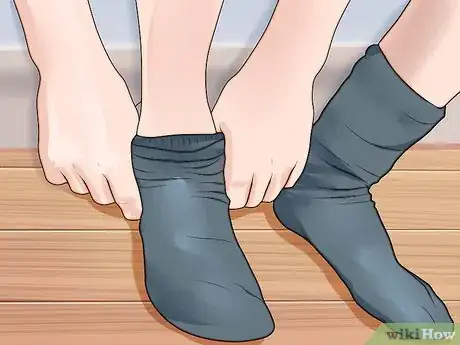 Image intitulée Stop Your Shoes from Squeaking Step 3