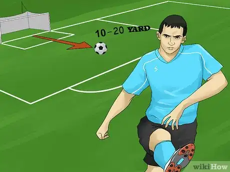 Image intitulée Knuckle a Soccer Ball Step 9