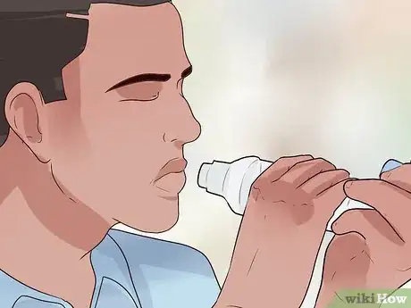 Image intitulée Use an Asthma Inhaler Step 9