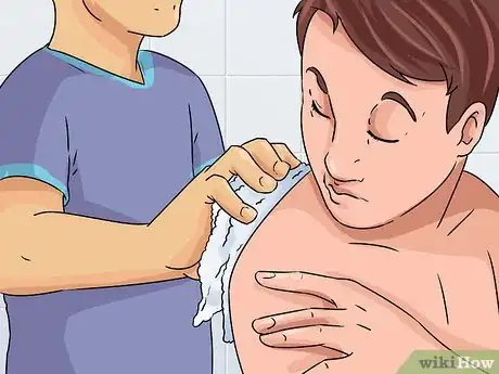 Image intitulée Help Someone Who Has Swallowed Gasoline Step 5